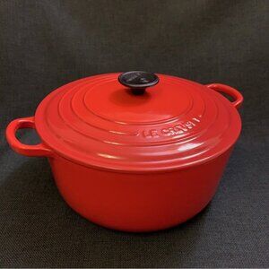 NEW LE CREUSET 5.5 Quart Traditional Round Dutch Oven - CERISE RED NWT